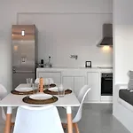 21 Luxury Apartamento Naousa