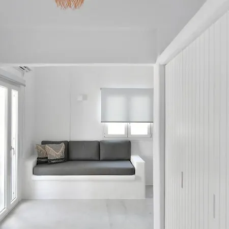 21 Luxury Naousa (Paros)